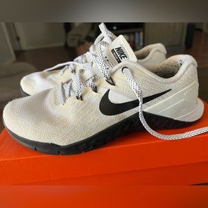 Women Nike Metcon 3 -size 7